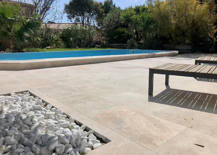 ゲストハウス L'arbousier カシ